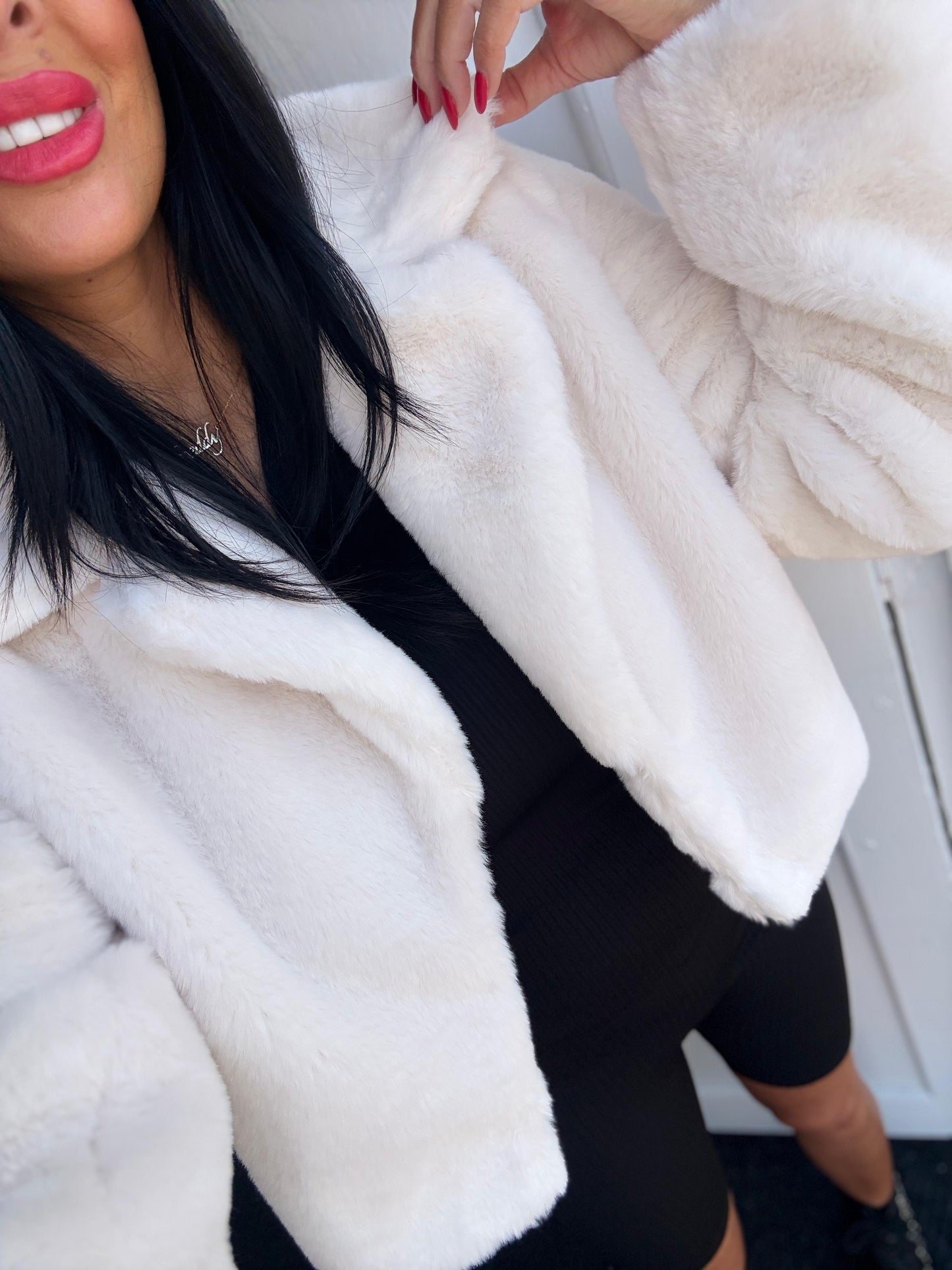 PRE ORDER - Arriving 11th Aug)Tanya Faux Fur Jacket - White