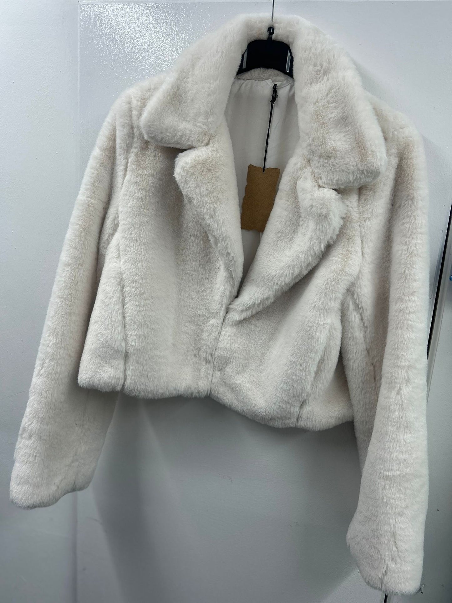 PRE ORDER - Arriving 11th Aug)Tanya Faux Fur Jacket - White