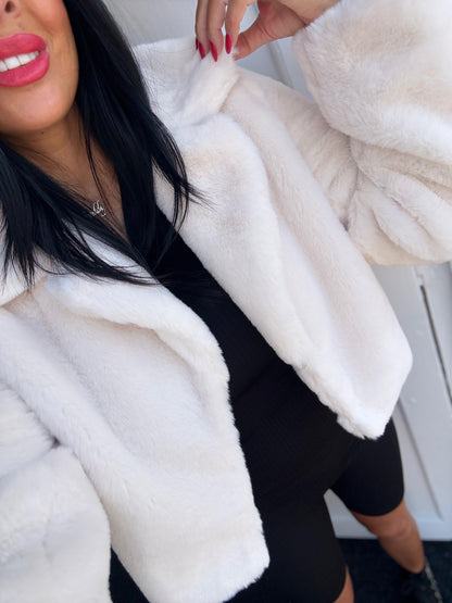 PRE ORDER - Arriving 11th Aug)Tanya Faux Fur Jacket - White