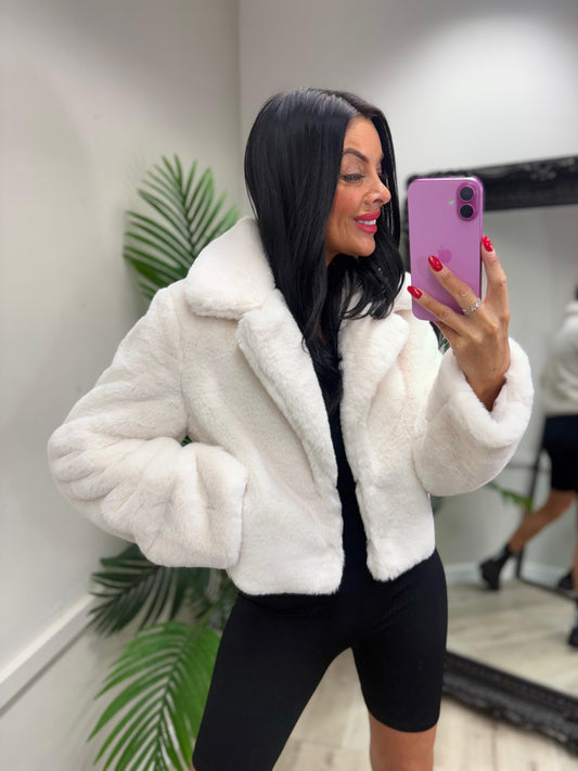 PRE ORDER - Arriving 11th Aug)Tanya Faux Fur Jacket - White
