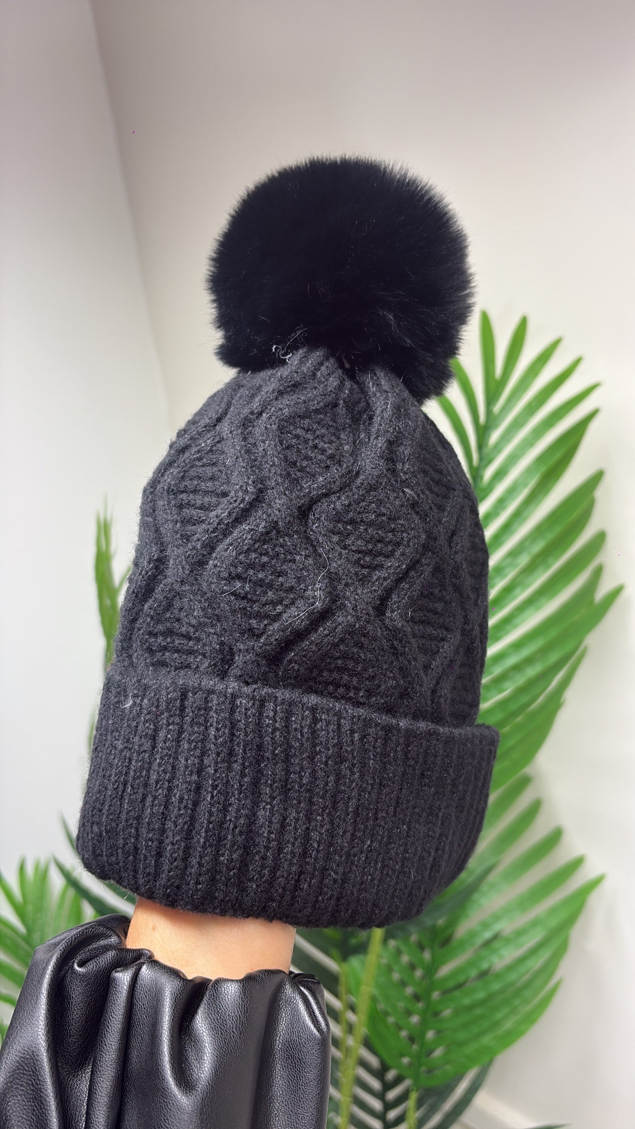 Pom Hat - Black